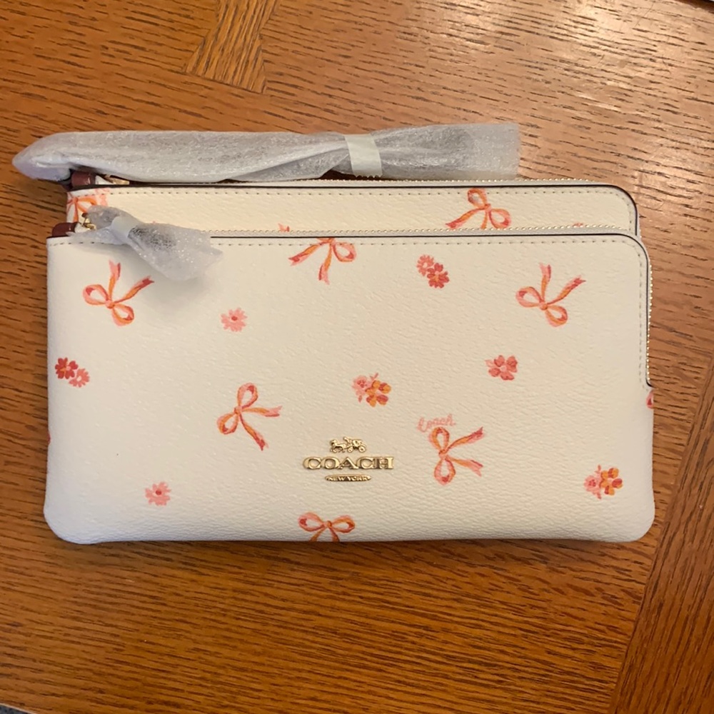 Coach Bow Print wrislet wallet